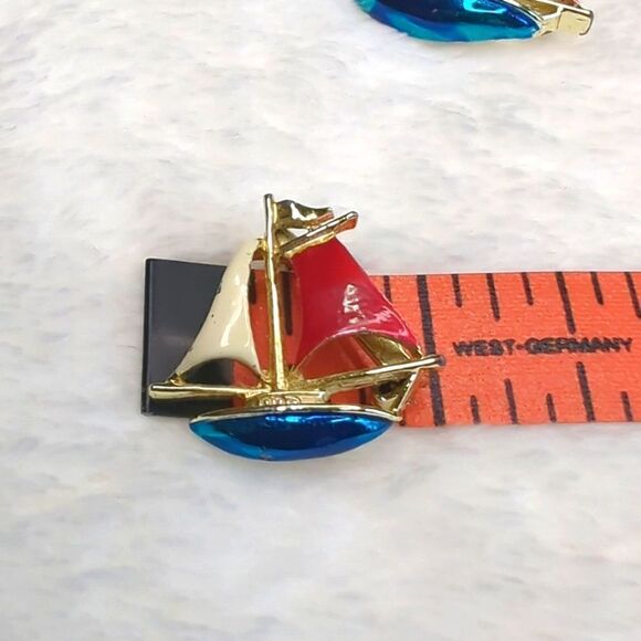 Vintage Gerry's 1980's Goldtone and Enamel Sailboat Scatter Pins/Brooches - Picture 10 of 11